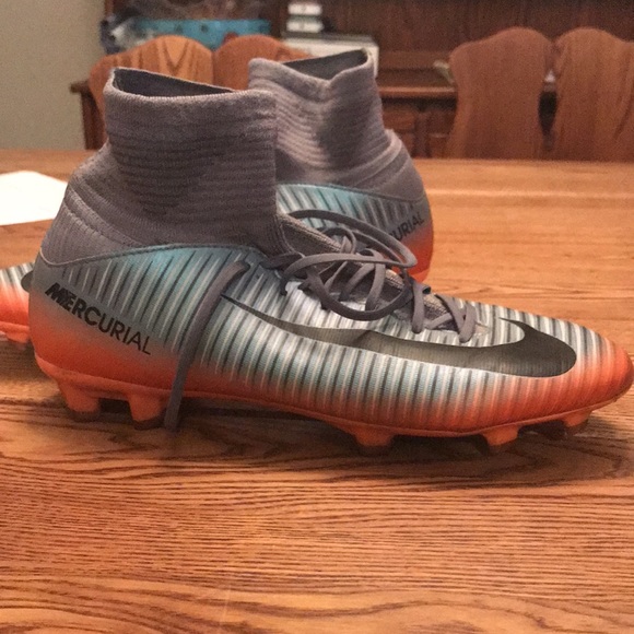 NIke Junior Mercurial Superfly V CR7 soccer cleats, youth size 5 - Picture 6 of 7